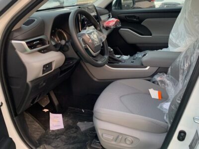 2024 Toyota Highlander 2.5L Inline‑4 Hybrid + CVT AWD White Beige