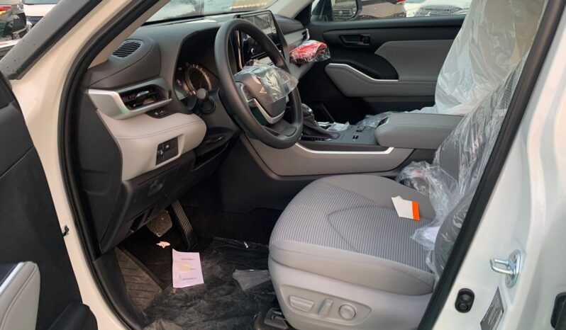 2024 Toyota Highlander 2.5L Inline‑4 Hybrid + CVT AWD White Beige