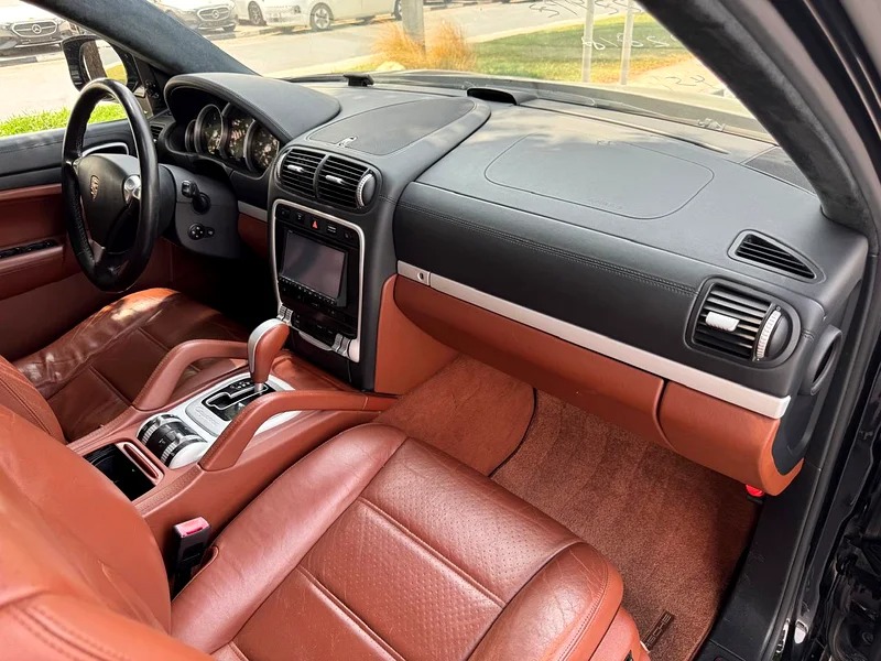 2009 Porsche Cayenne Turbo 8 Cylinder Engine Neat & Clean Car Black Brown