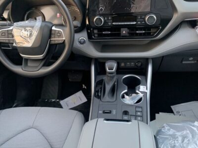 2024 Toyota Highlander 2.5L Inline‑4 Hybrid + CVT AWD White Beige