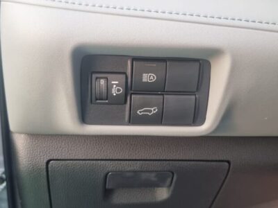 2024 Toyota Highlander 2.5 L inline‑4 Hybrid Grey Beige