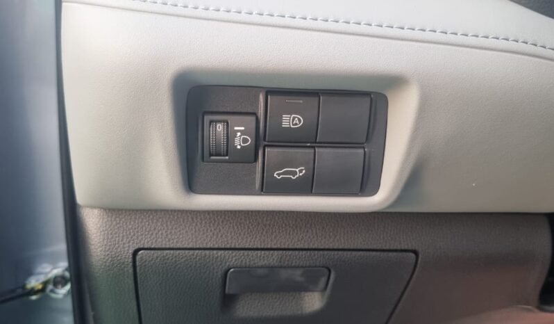 2024 Toyota Highlander 2.5 L inline‑4 Hybrid Grey Beige