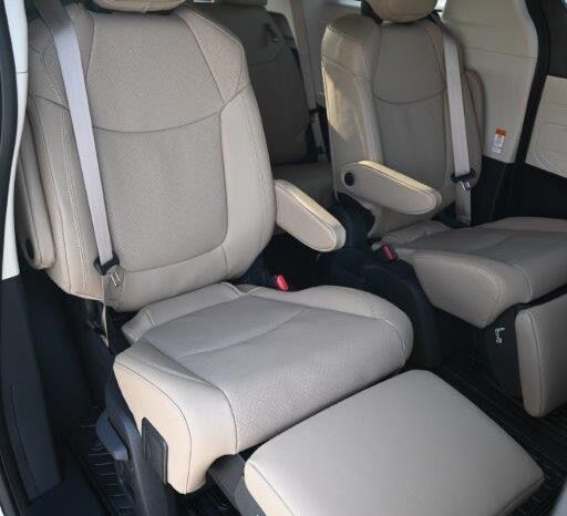 2024 Toyota Sienna 2.5 L Hybrid Powertrain White Beige