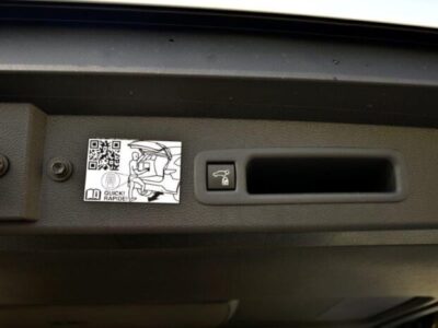 2024 Toyota Sienna 2.5 L Hybrid Powertrain White Beige