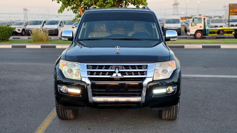 2013 Mitsubishi Pajero GLX 6 Cylinder Engine SUV Black Beige