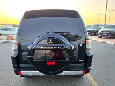 2013 Mitsubishi Pajero GLX 6 Cylinder Engine SUV Black Beige