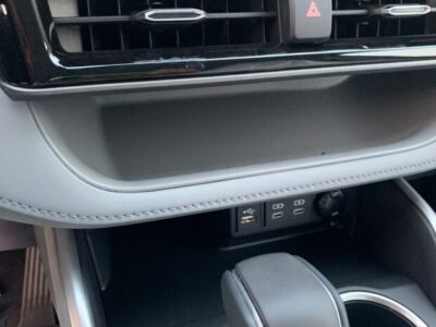 2024 Toyota Highlander 2.5L Inline‑4 Hybrid + CVT AWD White Beige