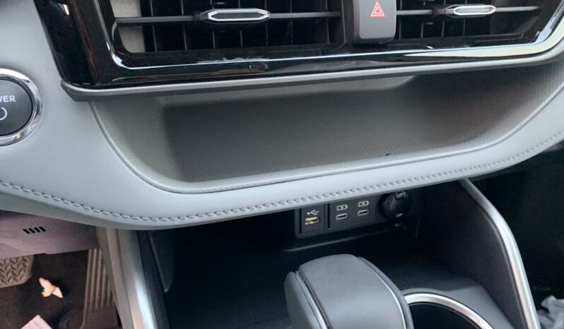 2024 Toyota Highlander 2.5L Inline‑4 Hybrid + CVT AWD White Beige