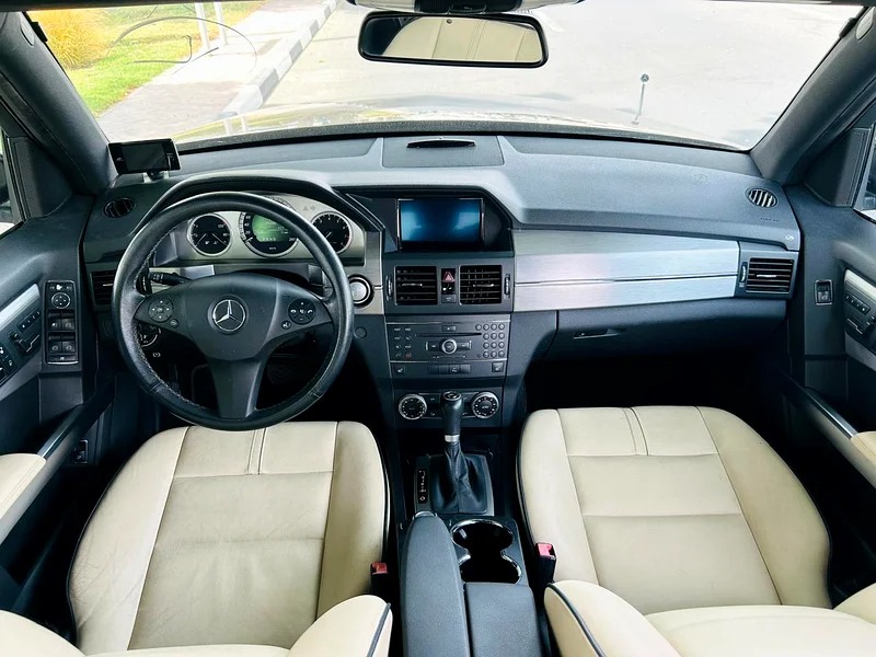 2010 Mercedes-Benz GLK-Class GLK 300 4matic Neat & Clean Car Black Beige