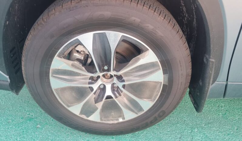 2024 Toyota Highlander 2.5 L inline‑4 Hybrid Grey Beige