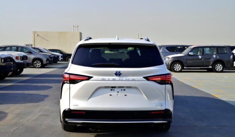 2024 Toyota Sienna 2.5 L Hybrid Powertrain White Beige