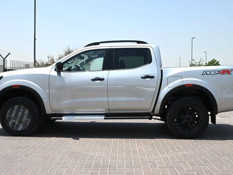 Nissan Navara NISSAN NAVARA 2.5L DIESEL PRO4X 4X4 SILVER DC AT 2025 Silver