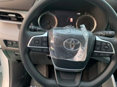 2024 Toyota Highlander 2.5L Inline‑4 Hybrid + CVT AWD White Beige