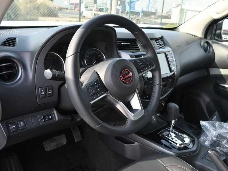 NISSAN NAVARA 2.5L DIESEL PRO4X 4X4 WHITE DC AT 2025 White Grey