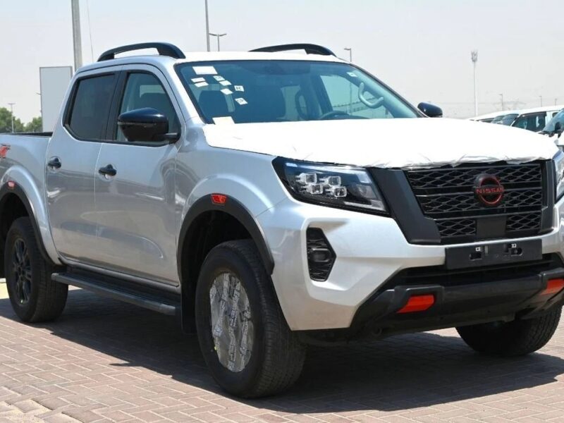 Nissan Navara NISSAN NAVARA 2.5L DIESEL PRO4X 4X4 SILVER DC AT 2025 Silver