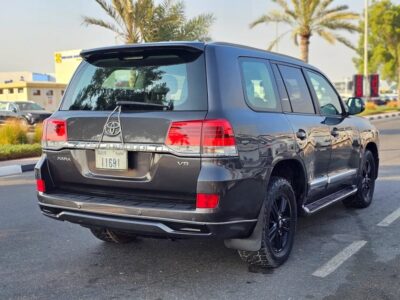 2012 Toyota Land Cruiser 5.7L 8 Cylinder Engine Grey Black