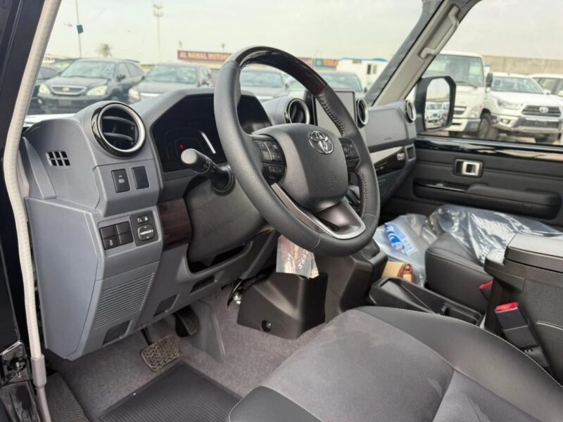 Toyota Land Cruiser LC 76 LX.Z 4WD FULL OPTION 2.8 DIESEL Black