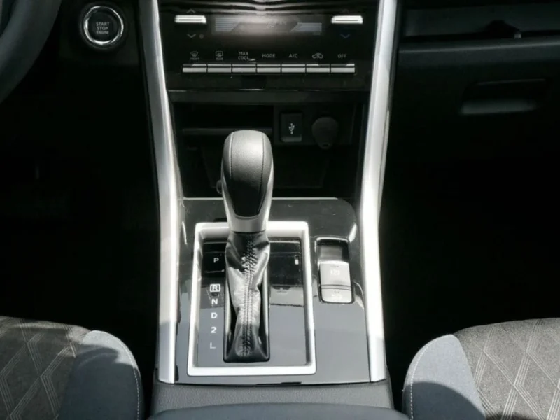 2025 Mitsubishi Xpander Cross 1.5L AT FWD Petrol Black Black GCC Specs