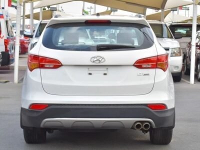 2016 Hyundai Santa Fe 4WD SUV Petrol GCC Specs White Beige
