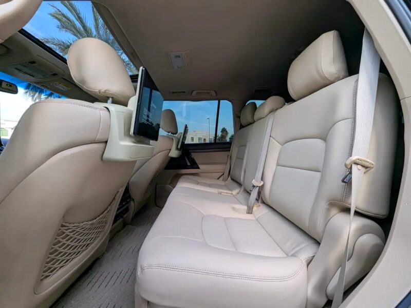 2015 Toyota Land Cruiser GXR TOP Full Option GCC Specs Black Beige