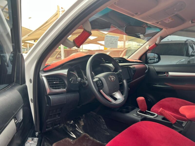 2025 Toyota Hilux 4X4 Petrol Fully Automatic GCC Specs White Red