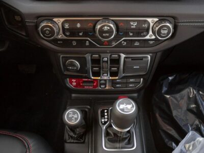 2025 Jeep Wrangler Rubicon 2.0T Black GCC Specifications