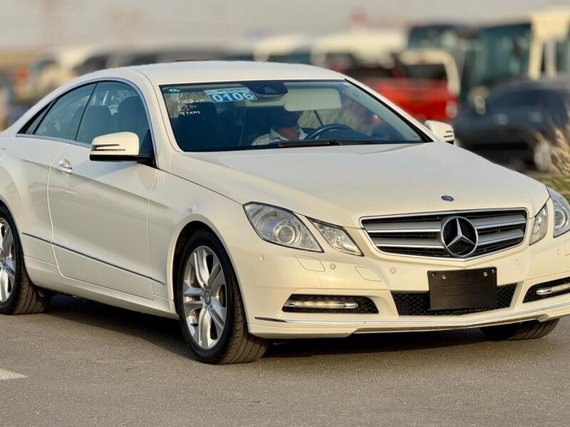 2011 Mercedes-Benz E 350 3.5-liter V6 Engine White Black