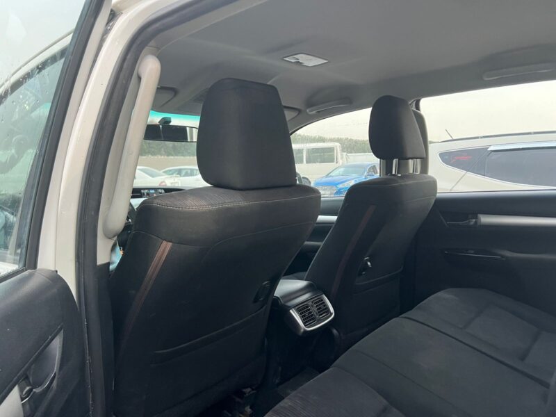 2020 Toyota Hilux 4X4 Fully Automatic GCC Specs White Black
