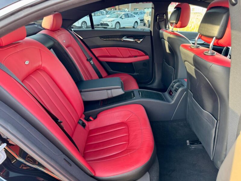 2012 Mercedes-Benz CLS 350 3.5 Liters V6 Sedan Black Red