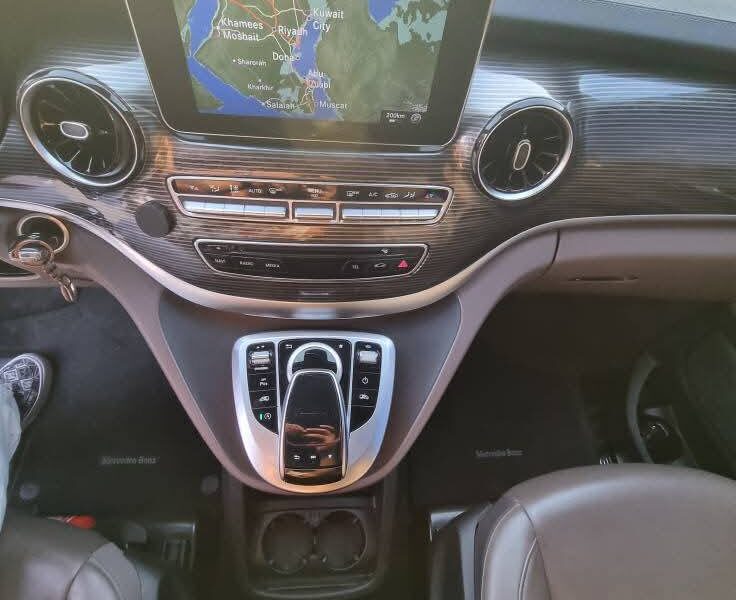 Mercedes-Benz V 250 GCC Specs Luxury Family Van Silver Brown