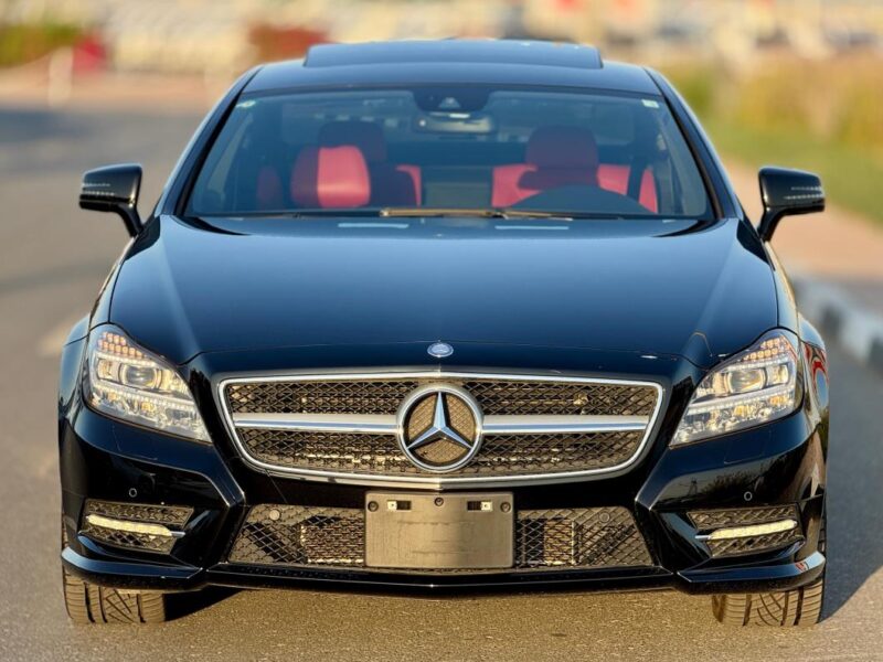 2012 Mercedes-Benz CLS 350 3.5 Liters V6 Sedan Black Red