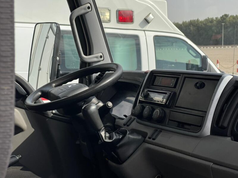 2022 Mitsubishi Canter Chiller Box Manual GCC Specs White Black