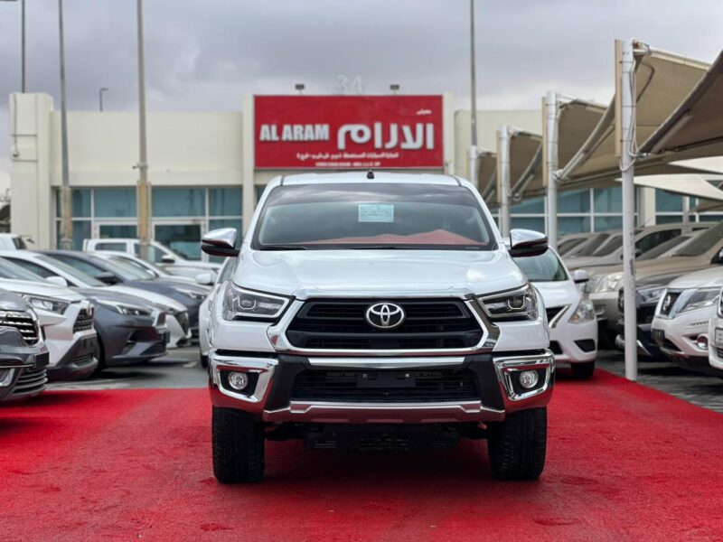 2025 Toyota Hilux 4X4 Petrol Fully Automatic GCC Specs White Red