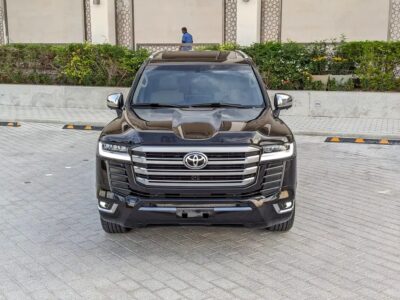 2015 Toyota Land Cruiser GXR TOP Full Option GCC Specs Black Beige