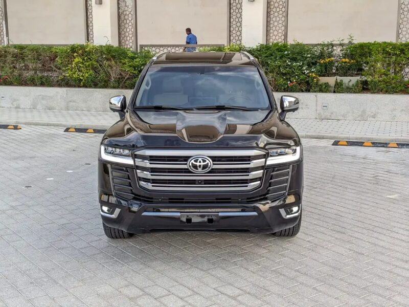 2015 Toyota Land Cruiser GXR TOP Full Option GCC Specs Black Beige