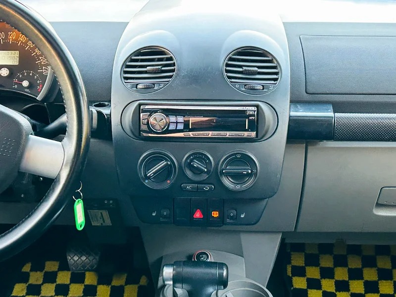 2001 Volkswagen Beetle Standard CLEAN CAR LOW MILEAGE Yellow Black