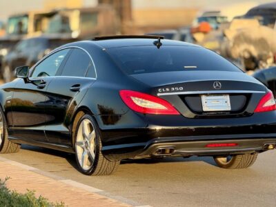 2012 Mercedes-Benz CLS 350 3.5 Liters V6 Sedan Black Red