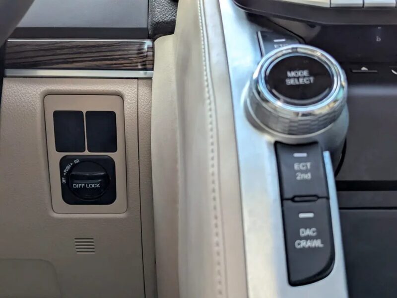 2015 Toyota Land Cruiser GXR TOP Full Option GCC Specs Black Beige