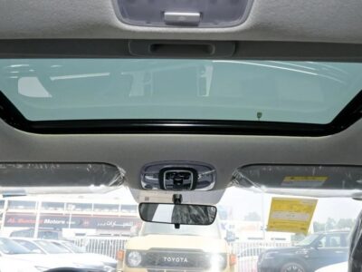 Hyundai Elantra 2025 Hyundai Elantra 4 Cylinder Engine White Black