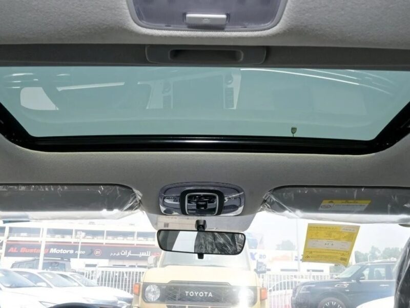 Hyundai Elantra 2025 Hyundai Elantra 4 Cylinder Engine White Black