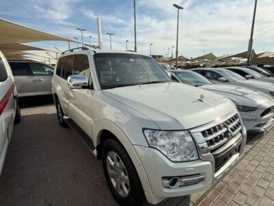2016 Mitsubishi Pajero Std 3.5L 6 Cylinder Engine GCC Specs White Beige