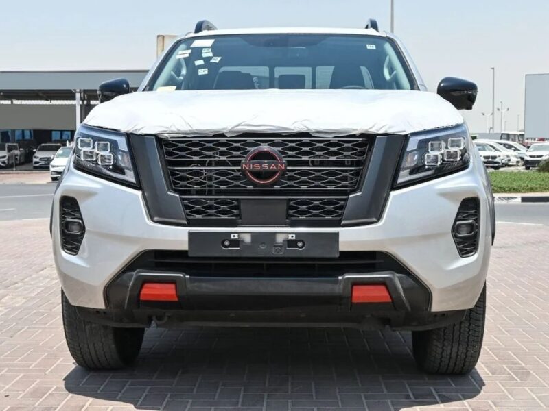 Nissan Navara NISSAN NAVARA 2.5L DIESEL PRO4X 4X4 SILVER DC AT 2025 Silver