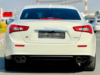 2015 Maserati Ghibli Ghibli S Q4 6 Cylinder Neat & Clean Car White Red