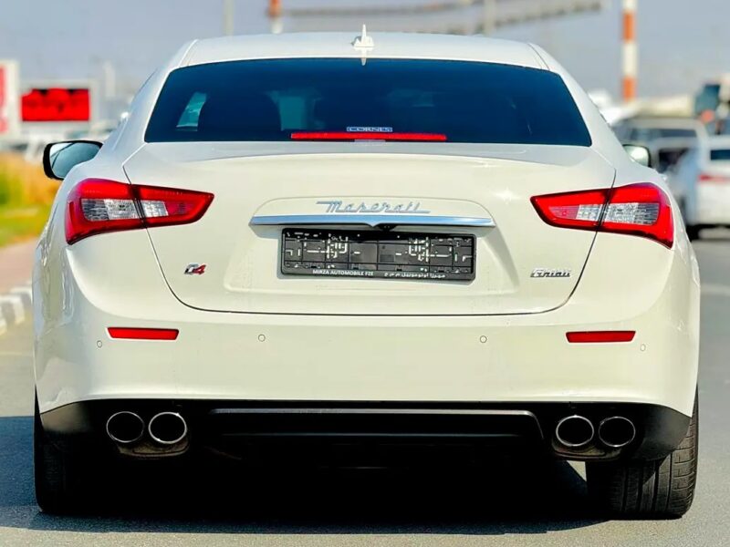 2015 Maserati Ghibli Ghibli S Q4 6 Cylinder Neat & Clean Car White Red