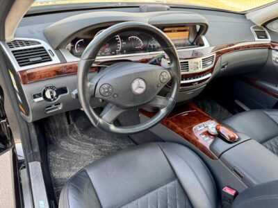 2010 Mercedes-Benz S 65 AMG 6.0L V12 twin-turbocharged Engine Black