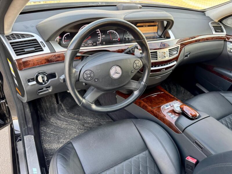 2010 Mercedes-Benz S 65 AMG 6.0L V12 twin-turbocharged Engine Black
