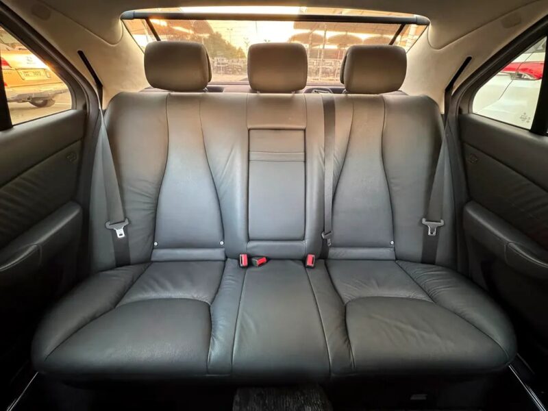 2005 Mercedes-Benz S-Class S 350 NEAT AND CLEAN CAR Silver Black