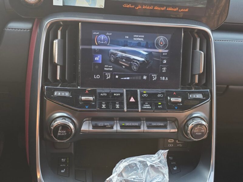 Lexus LX 600 2023 3.4L Twin-Turbo V6 Full Option Grade 1 Silver Black