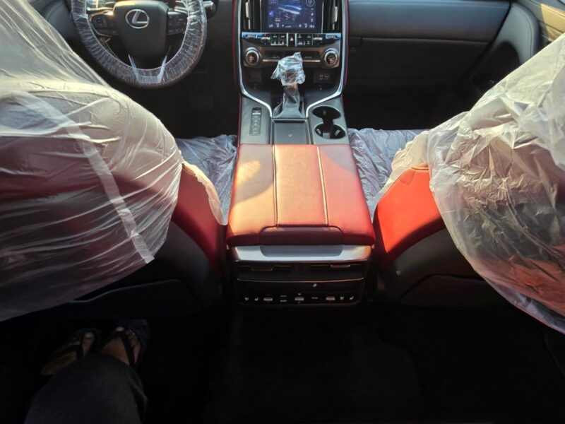 Lexus LX 600 2023 3.4L Twin-Turbo V6 Full Option Grade 1 Silver Black