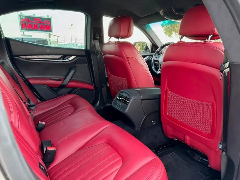 2015 Maserati Ghibli Ghibli S Q4 6 Cylinder Neat & Clean Car White Red